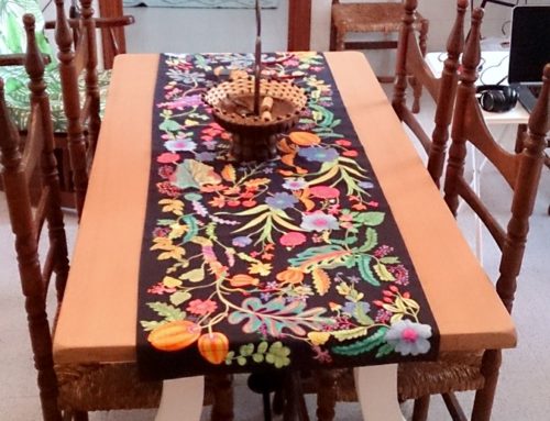 Restauración y pintado de muebles castellanos en un comedor de casa de playa antigua