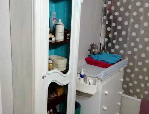 Vitrina para el baño a partir de una boisserie antigua