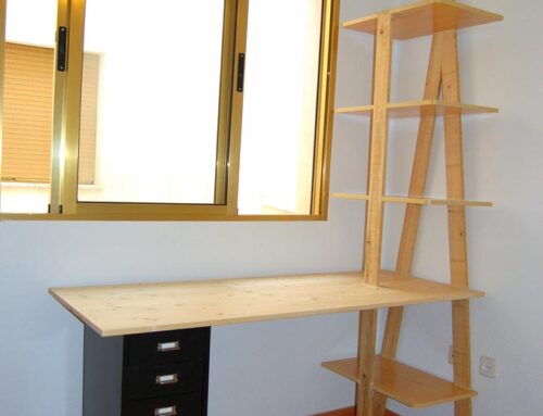 Construcción de escritorio-estantería minimalista de madera